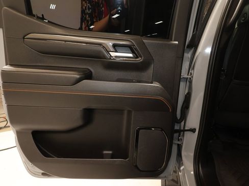 Used 2024 GMC Sierra 1500 AT4 w/ Technology Package AWD/4WD image 23