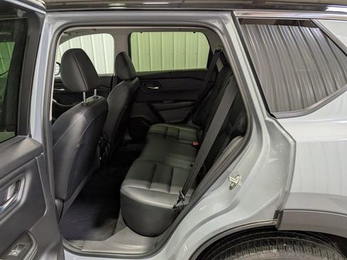 Used 2025 Nissan Rogue SL w/ Tech Package image 10