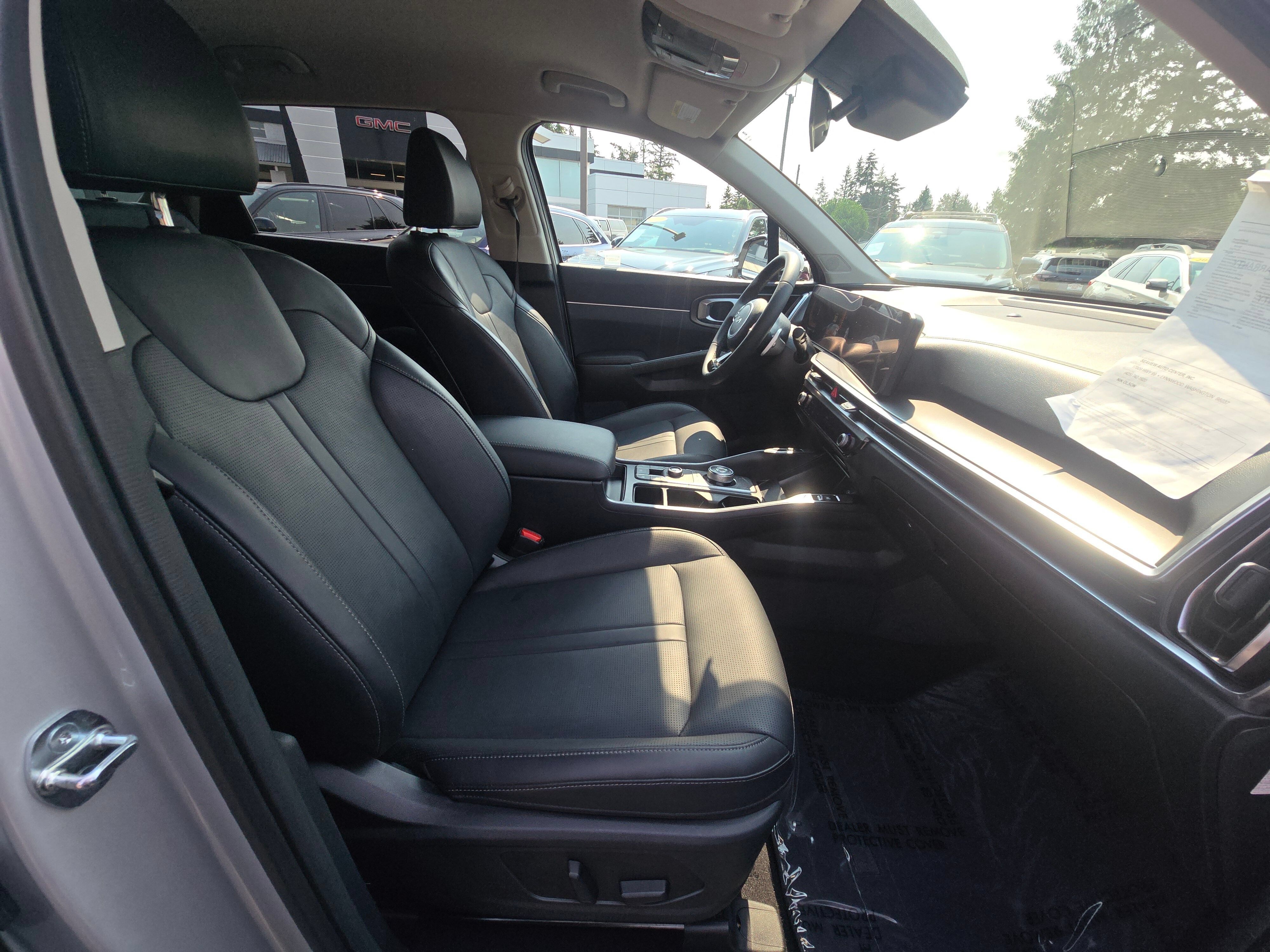 Used 2025 Kia Sorento EX AWD/4WD image 11