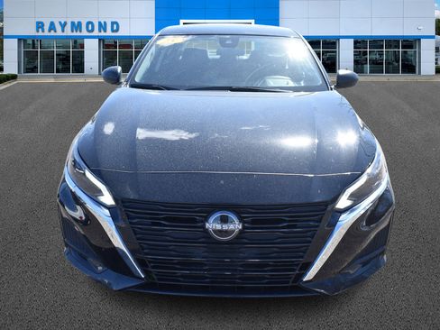 Used 2025 Nissan Altima 2.5 SV image 8