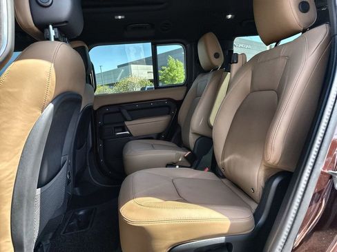 Used 2025 Land Rover Defender 130 X-Dynamic SE image 15