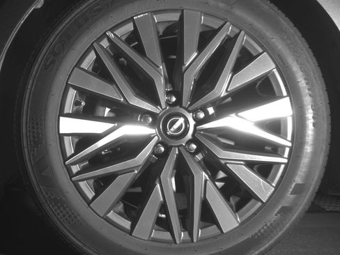 Used 2025 Nissan Altima 2.5 SV FWD image 12