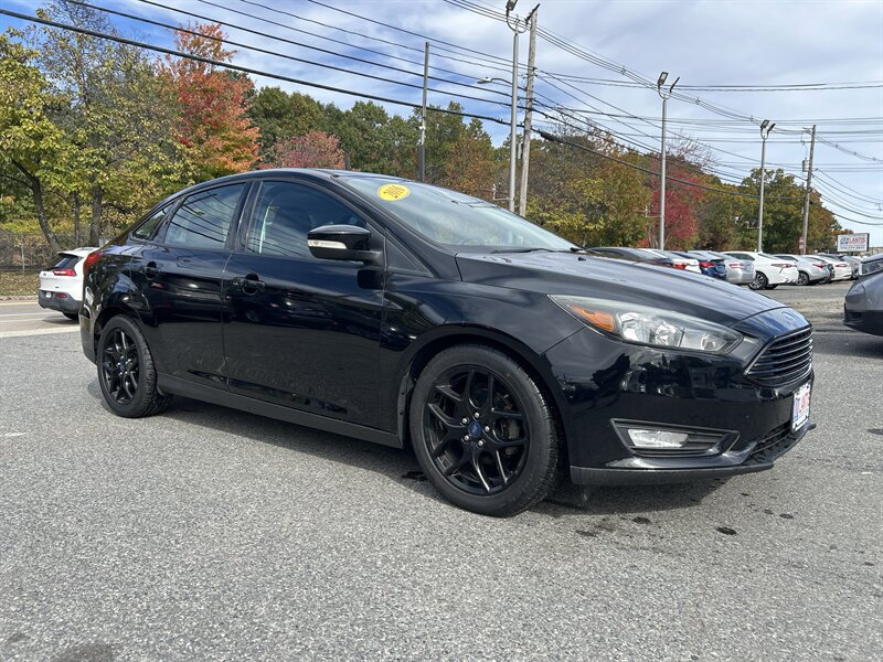 Used 2016 Ford Focus SE FWD image 3