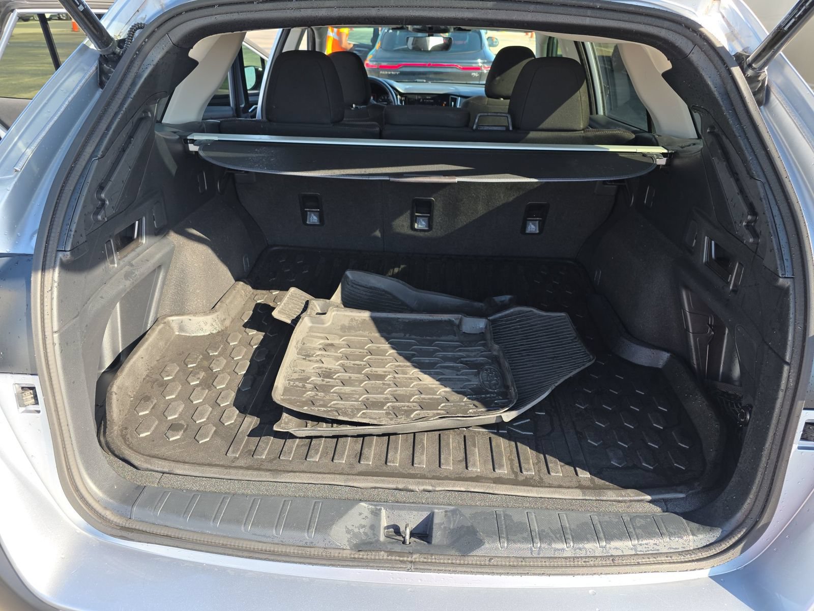 Used 2023 Subaru Outback Premium AWD/4WD image 7