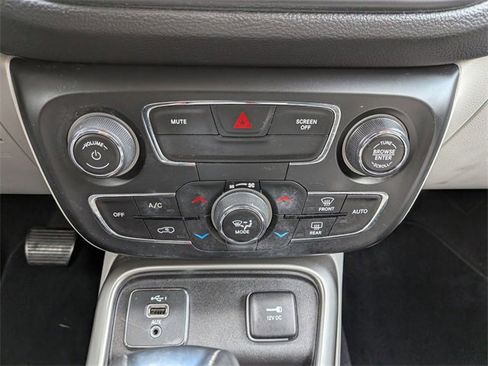 Certified 2021 Jeep Compass Latitude image 19