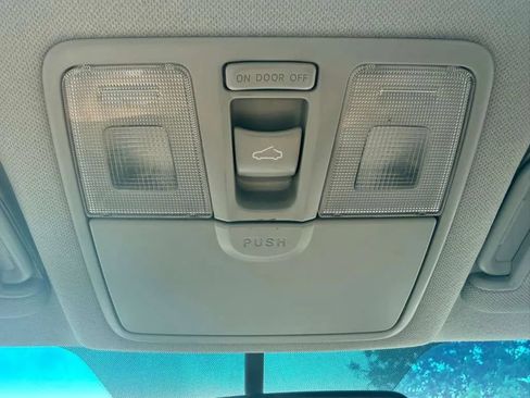 Used 2012 Hyundai Elantra Limited FWD image 19