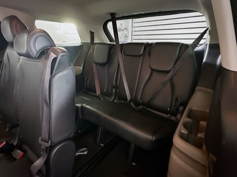 Used 2025 Kia Carnival FWD image 30