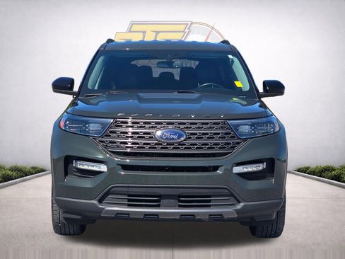Used 2022 Ford Explorer XLT w/ Equipment Group 202A AWD/4WD image 2