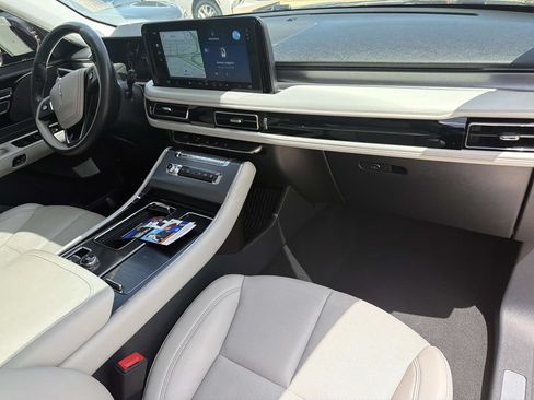 Certified 2025 Lincoln Aviator 2WD image 14