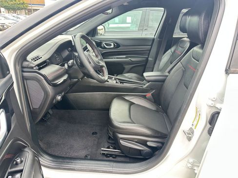 Used 2025 Jeep Compass Trailhawk w/ Trailer Tow Group image 27