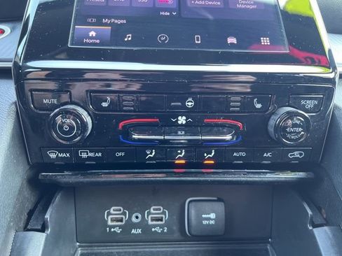Certified 2025 Jeep Grand Cherokee Altitude AWD/4WD image 29