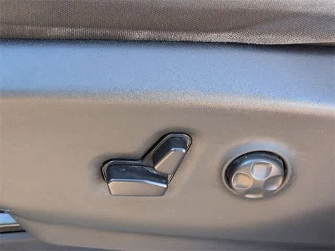 Used 2020 Chrysler Pacifica Touring image 17