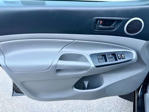 Used 2014 Toyota Tacoma PreRunner image 25