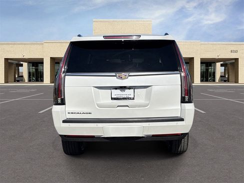 Used 2018 Cadillac Escalade ESV Luxury image 6