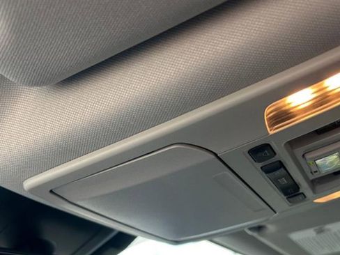 Used 2023 Toyota Highlander Platinum image 16