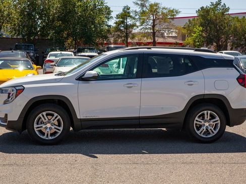 Used 2023 GMC Terrain SLE w/ Driver Convenience Package image 8