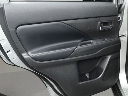 Used 2020 Mitsubishi Outlander SEL image 12
