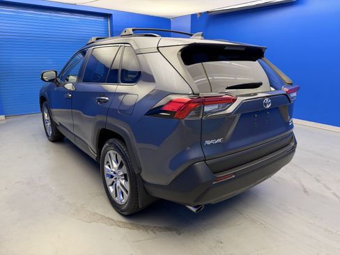 Used 2020 Toyota RAV4 XLE Premium AWD/4WD image 5
