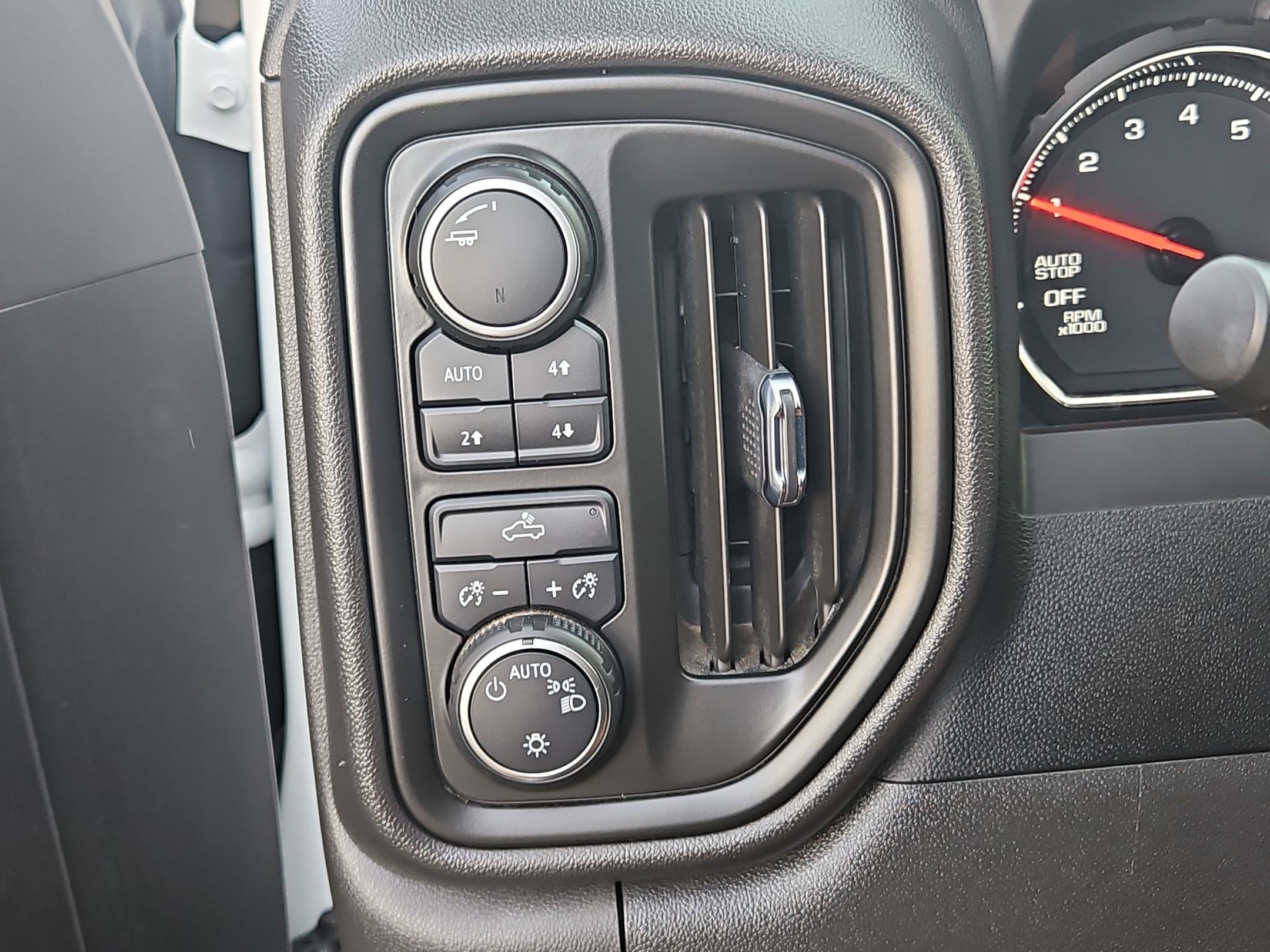 Used 2022 Chevrolet Silverado 1500 Limited Custom Trail Boss AWD/4WD image 22