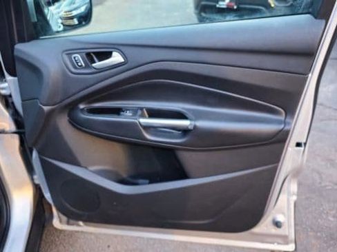 Used 2017 Ford Escape SE w/ Equipment Group 201A image 38