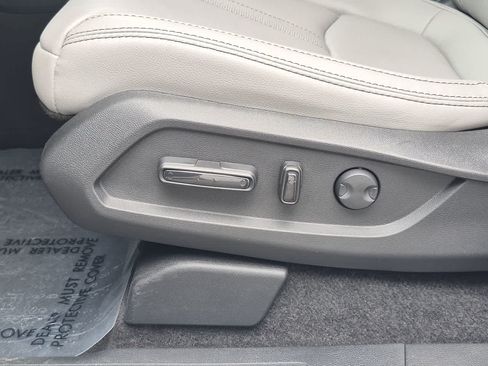 Used 2025 Honda Pilot Touring image 18