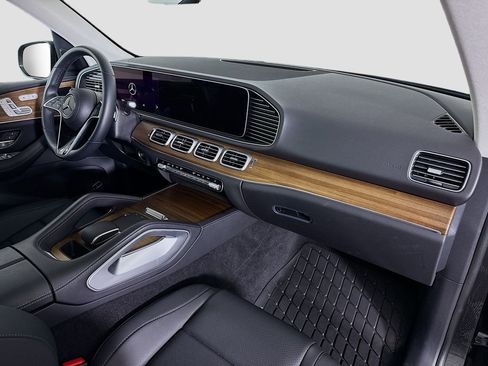 Used 2024 Mercedes-Benz GLE 350 4MATIC w/ Driver Assistance Package image 29