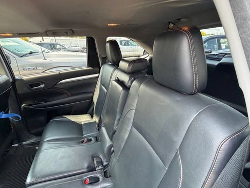Used 2017 Toyota Highlander XLE AWD/4WD image 10