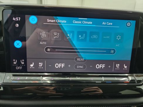 Used 2025 Volkswagen Atlas SE image 16