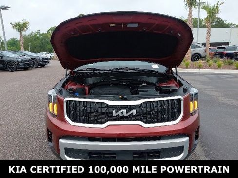 Certified 2024 Kia Telluride EX w/ EX Captain's Chair Package FWD image 9