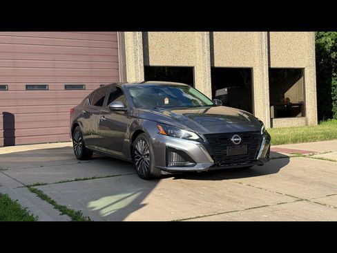 Used 2021 Nissan Altima 2.5 SR FWD image 1