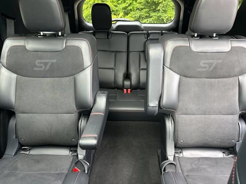 Used 2025 Ford Explorer ST AWD/4WD image 40