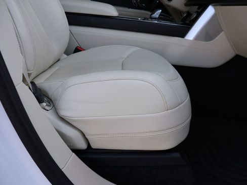 Used 2023 Land Rover Range Rover SE image 10