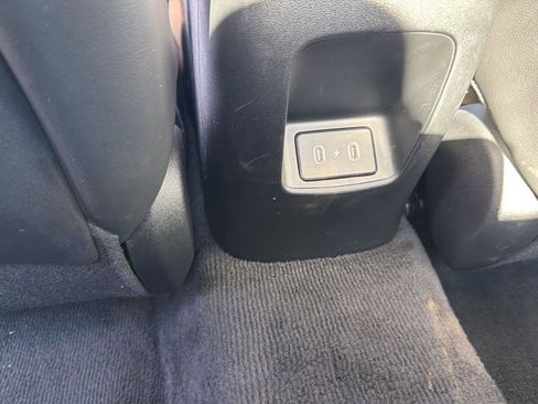 Used 2025 Hyundai Elantra Limited FWD image 20