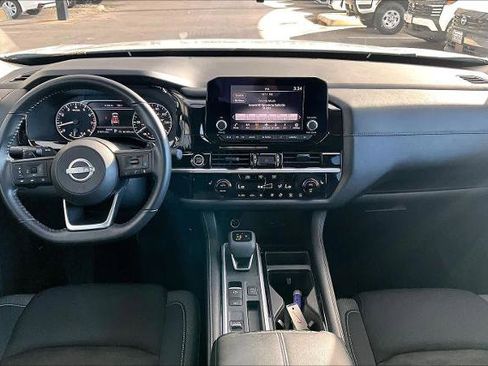 Certified 2024 Nissan Pathfinder SV image 14