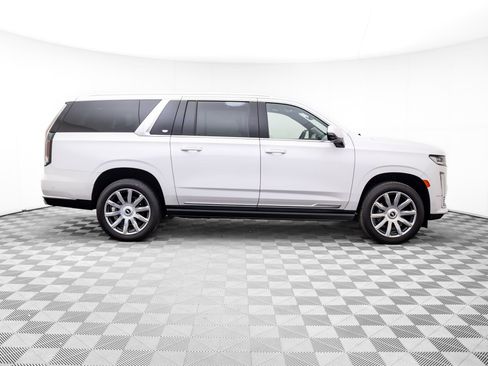 Certified 2024 Cadillac Escalade ESV Premium Luxury Platinum w/ Heavy-Duty Trailer Package image 7