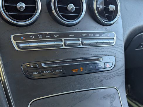 Used 2019 Mercedes-Benz GLC 300 image 26