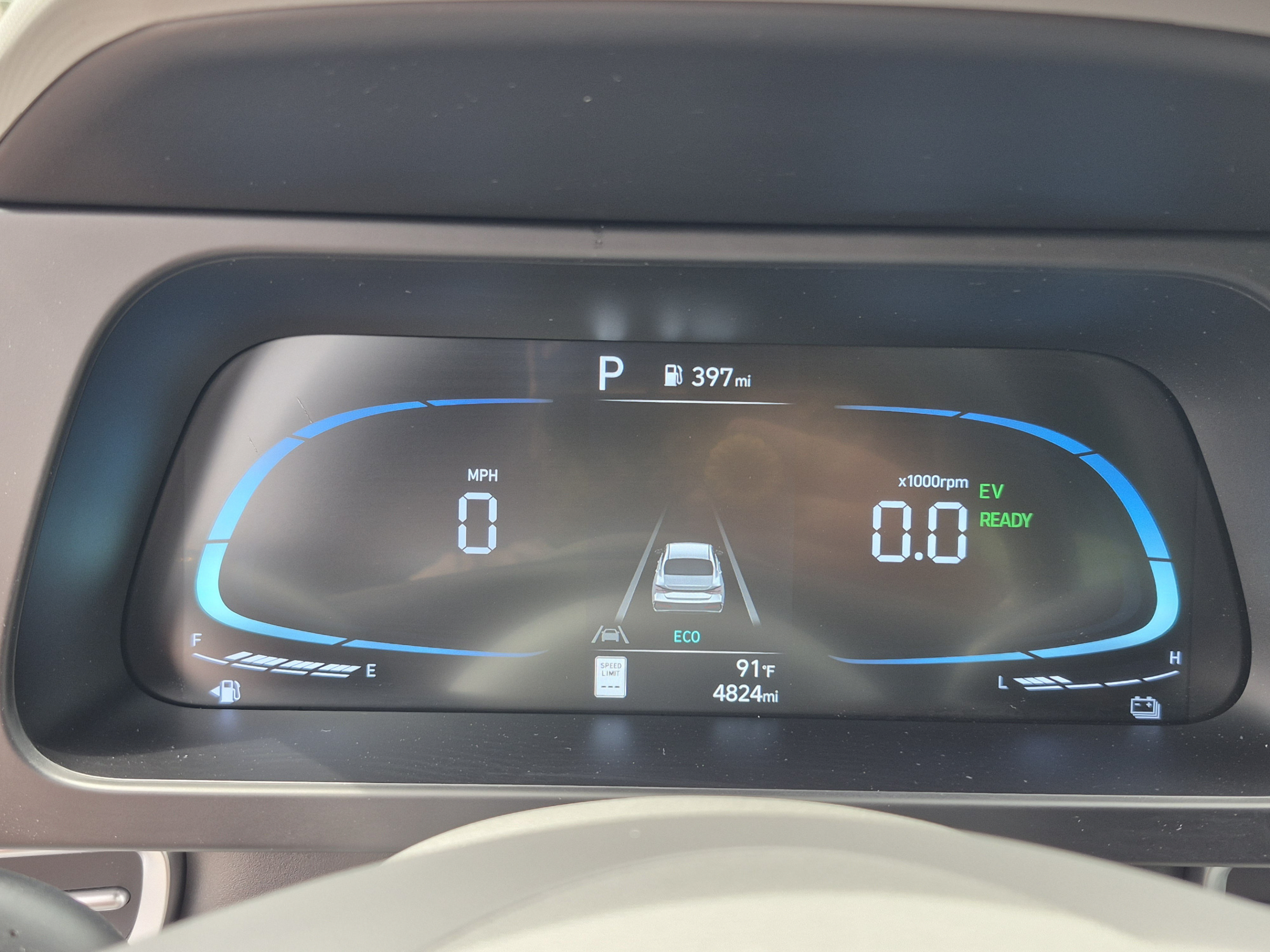 Certified 2025 Hyundai Elantra Hybrid FWD image 30