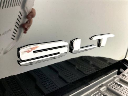 New 2026 GMC Sierra 1500 SLT image 17