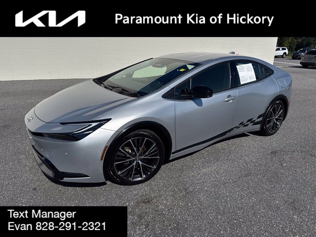 Used 2025 Toyota Prius XLE FWD image 1