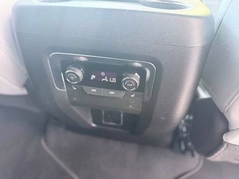 Certified 2025 Chevrolet Suburban Premier AWD/4WD image 14