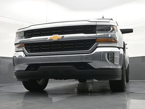 Used 2018 Chevrolet Silverado 1500 LT w/ LT Eassist Package AWD/4WD image 32