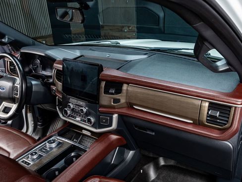 Used 2022 Ford Expedition Max Limited image 14