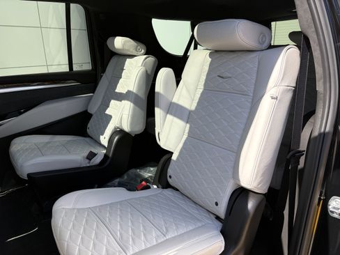 New 2026 Cadillac Escalade ESV Platinum Sport w/ LPO, ONYX Package AWD/4WD image 7