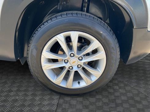 Used 2023 Chevrolet TrailBlazer LS AWD/4WD image 33