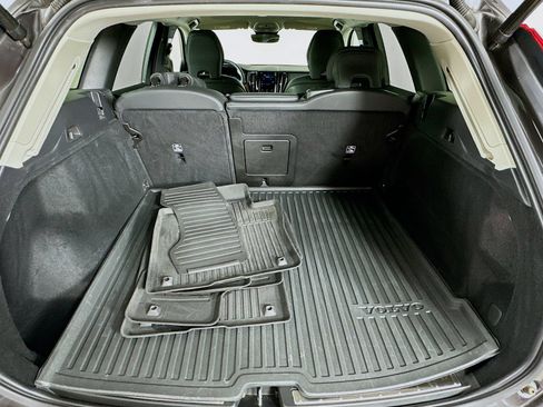 Used 2023 Volvo XC60 B5 Plus AWD/4WD image 38