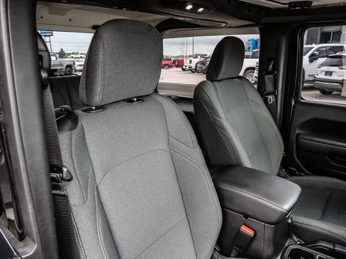 Used 2025 Jeep Wrangler Sport AWD/4WD image 20