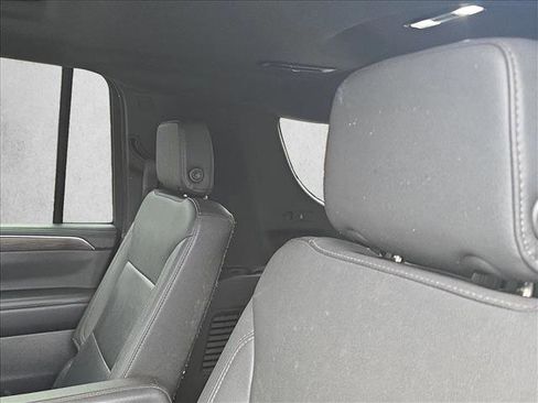 Used 2022 Chevrolet Suburban Z71 w/ Luxury Package image 19