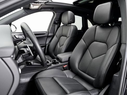 Used 2025 Porsche Macan image 5