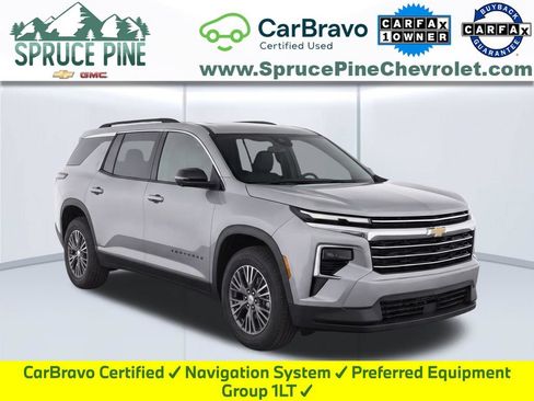 Used 2024 Chevrolet Traverse LT FWD image 1