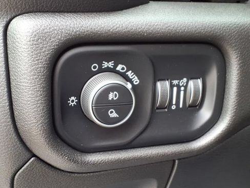 Used 2019 RAM 1500 Big Horn AWD/4WD image 18